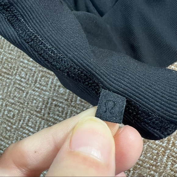 Lululemon Women's Ribbed Train Bra Sports Black Sz 4   Outdoor Gym Exercise EUC - Picture 3 of 7